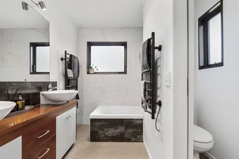 Photo of property in 77 Resolution Road, Welcome Bay, Tauranga, 3112