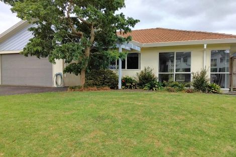 Photo of property in 9 Harbour Lights Close, West Harbour, Auckland, 0618