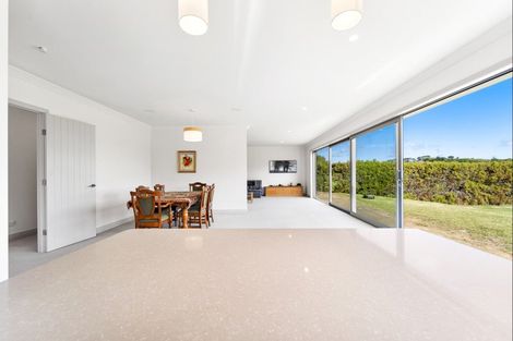 Photo of property in 4 Hanham Road, Kumeu, 0891