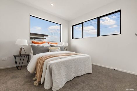 Photo of property in 2/145 Carlisle Road, Northcross, Auckland, 0632