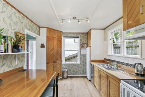 Photo of property in 4 Montgomery Avenue, Karori, Wellington, 6012