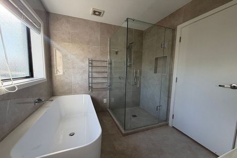 Photo of property in 2/42 Aberdeen Road, Campbells Bay, Auckland, 0620