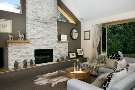 Photo of property in 5 Cameron Drive, Acacia Bay, Taupo, 3385