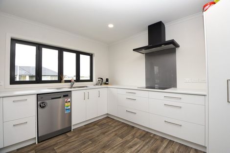 Photo of property in 1 Molesworth Street, Carterton, 5713