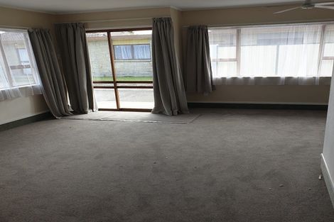 Photo of property in 17a Edgewater Parade, Waiuku, 2123