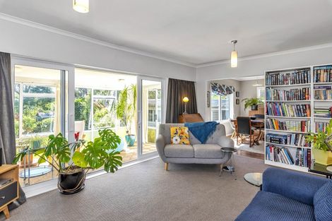 Photo of property in 127 Renown Road, Raumati South, Paraparaumu, 5032