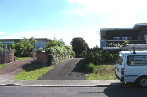 Photo of property in 2/60 Woodlands Crescent, Browns Bay, Auckland, 0630