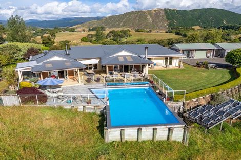 Photo of property in 101 Forest Lakes Road, Otaki, 5583