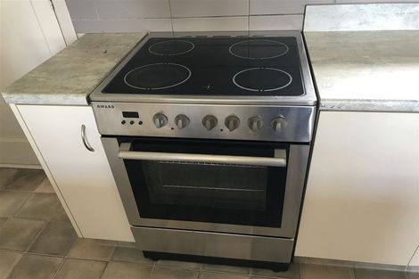 Photo of property in 10 Havelle Avenue, Titirangi, Auckland, 0604