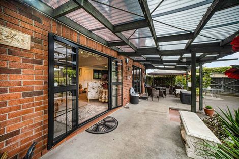 Photo of property in 16 Len Garlick Place, Pahurehure, Papakura, 2113