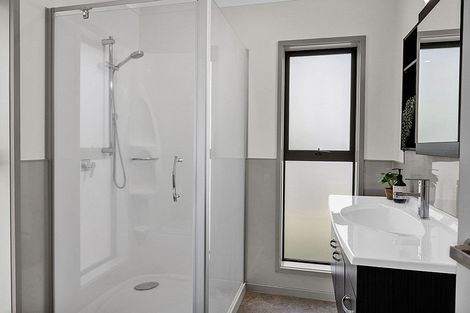 Photo of property in 2 Pipitea Place, Whalers Gate, New Plymouth, 4310