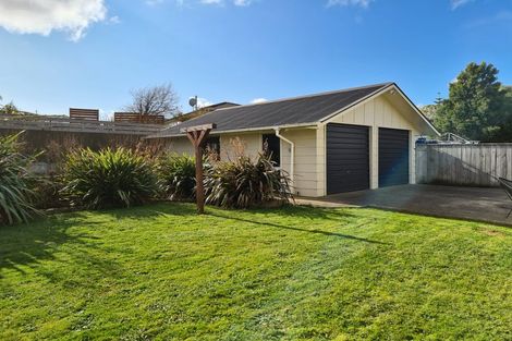 Photo of property in 35 Rhodes Drive, Kelvin Grove, Palmerston North, 4414