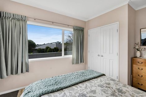 Photo of property in 5 Vardon Way, Waiwhakaiho, New Plymouth, 4312