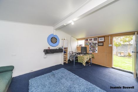 Photo of property in 6 Pukatea Place, Milson, Palmerston North, 4414