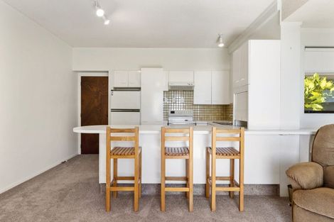 Photo of property in 76 Marine Parade, Mount Maunganui, 3116