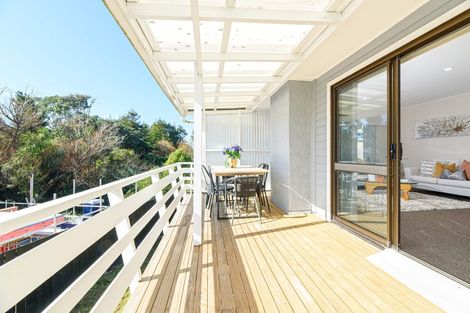 Photo of property in 117 Godley Road, Green Bay, Auckland, 0604