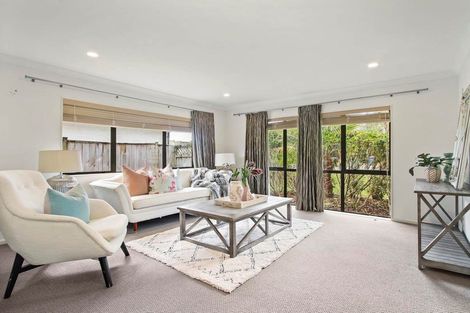Photo of property in 9 Wye Oak Drive, Schnapper Rock, Auckland, 0632