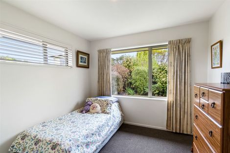 Photo of property in 96 Willowview Drive, Redwood, Christchurch, 8051