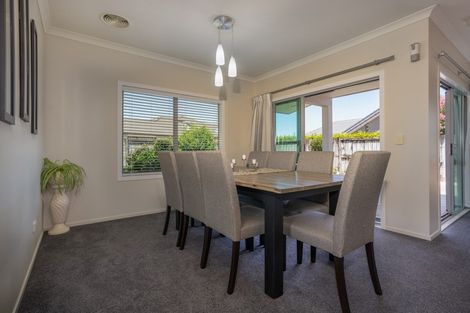 Photo of property in 32 Madison Street, Cambridge, 3434