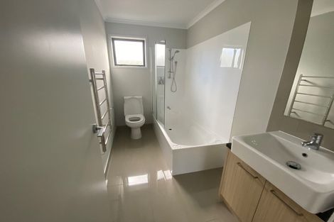 Photo of property in 8 Lane Cameron Place, Flat Bush, Auckland, 2019
