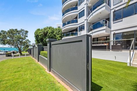 Photo of property in 175h Hurstmere Road, Takapuna, Auckland, 0622