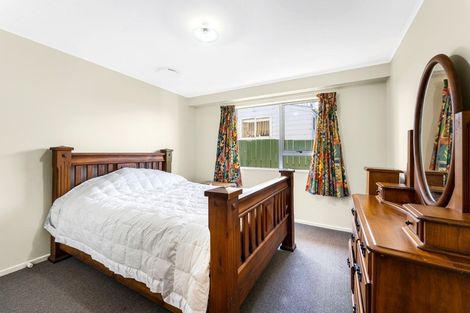 Photo of property in 9a Edgecombe Street, Newlands, Wellington, 6037