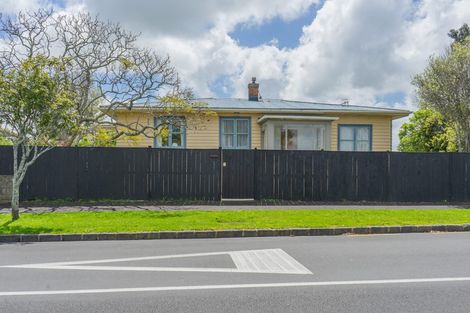 Photo of property in 64 Point Chevalier Road, Point Chevalier, Auckland, 1022