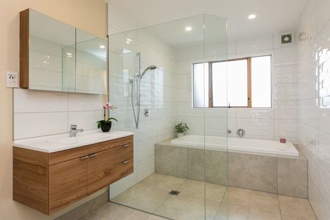 Photo of property in 16 Ngarimu Crescent, Taradale, Napier, 4112