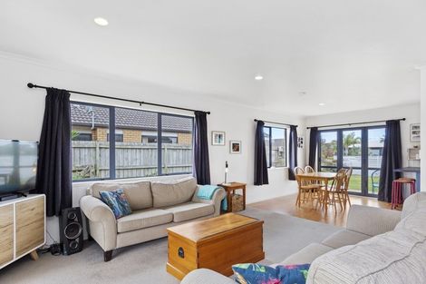 Photo of property in 24 Sarah Place, Papamoa Beach, Papamoa, 3118