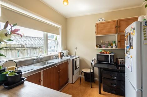 Photo of property in 16 Glendavar Street, Berhampore, Wellington, 6023