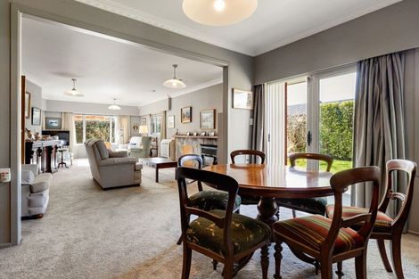 Photo of property in 24 Queen Street, Cambridge, 3434