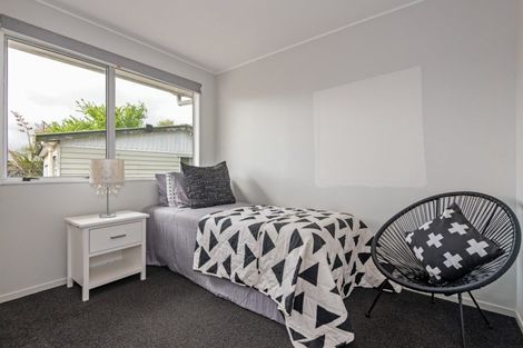 Photo of property in 32 Cumberland Place, Kelvin Grove, Palmerston North, 4414