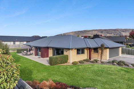 Photo of property in 1 Coromandel Street, Wanaka, 9305