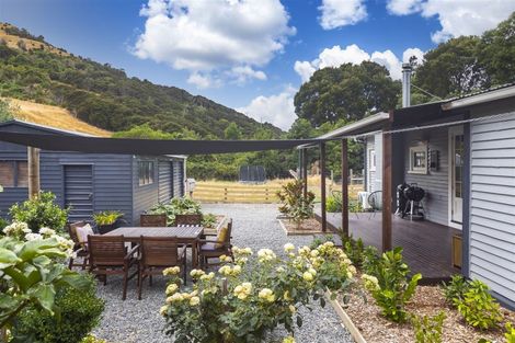 Photo of property in 3883 Christchurch Akaroa Road, Little River, 7591