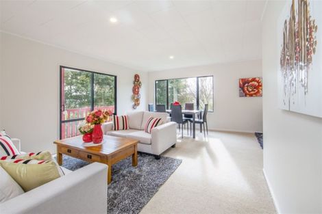 Photo of property in 12 Wren Place, Unsworth Heights, Auckland, 0632