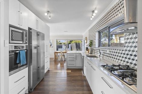 Photo of property in 24 Gulf Crest, Bucklands Beach, Auckland, 2012