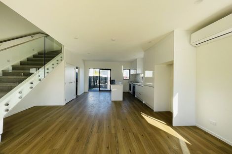 Photo of property in 42b Crestview Rise, Papakura, 2110