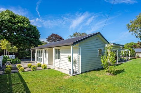 Photo of property in 16 Sunny Glen, Waikanae, 5036