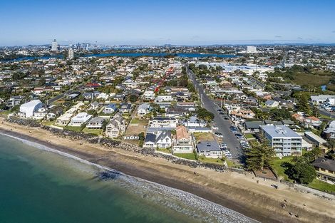 Photo of property in 1/2 Holiday Road, Milford, Auckland, 0620