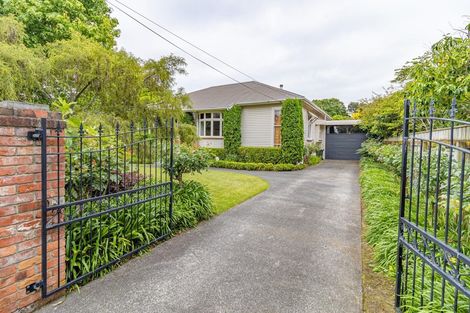 Photo of property in 1 Tulloch Street, Saint Johns Hill, Whanganui, 4500