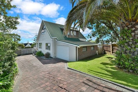 Photo of property in 58 Albatross Road, Red Beach, 0932