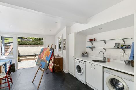 Photo of property in 33 Grove Road, Kelburn, Wellington, 6012