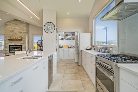 Photo of property in 1 Topping Place, Whitianga, 3510