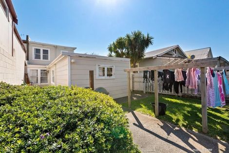 Photo of property in 213 The Parade, Island Bay, Wellington, 6023