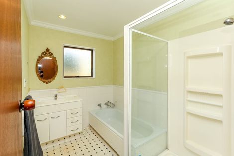 Photo of property in 6 Holsworthy Road, Lower Vogeltown, New Plymouth, 4310