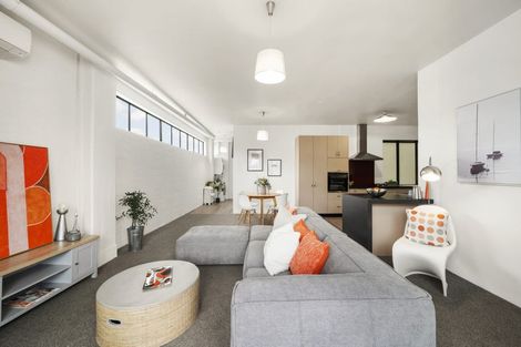 Photo of property in Endeavour Apartments, 18/125 Thorndon Quay, Pipitea, Wellington, 6011