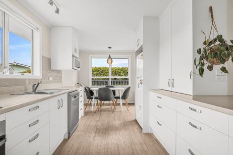 Photo of property in 21 Matipo Place, Edgecumbe, 3120