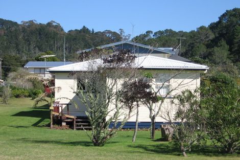 Photo of property in 47 Marine Parade, Cooks Beach, Whitianga, 3591