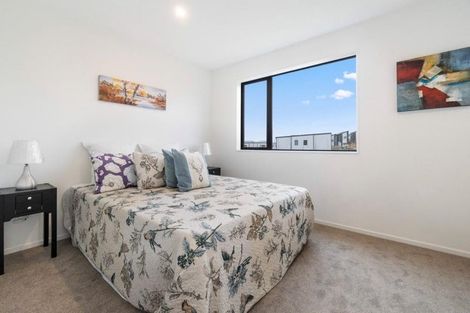 Photo of property in 33b Crestview Rise, Papakura, 2110