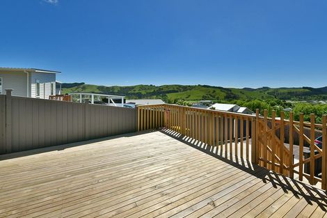 Photo of property in 21 Rauta Way, Helensville, 0800